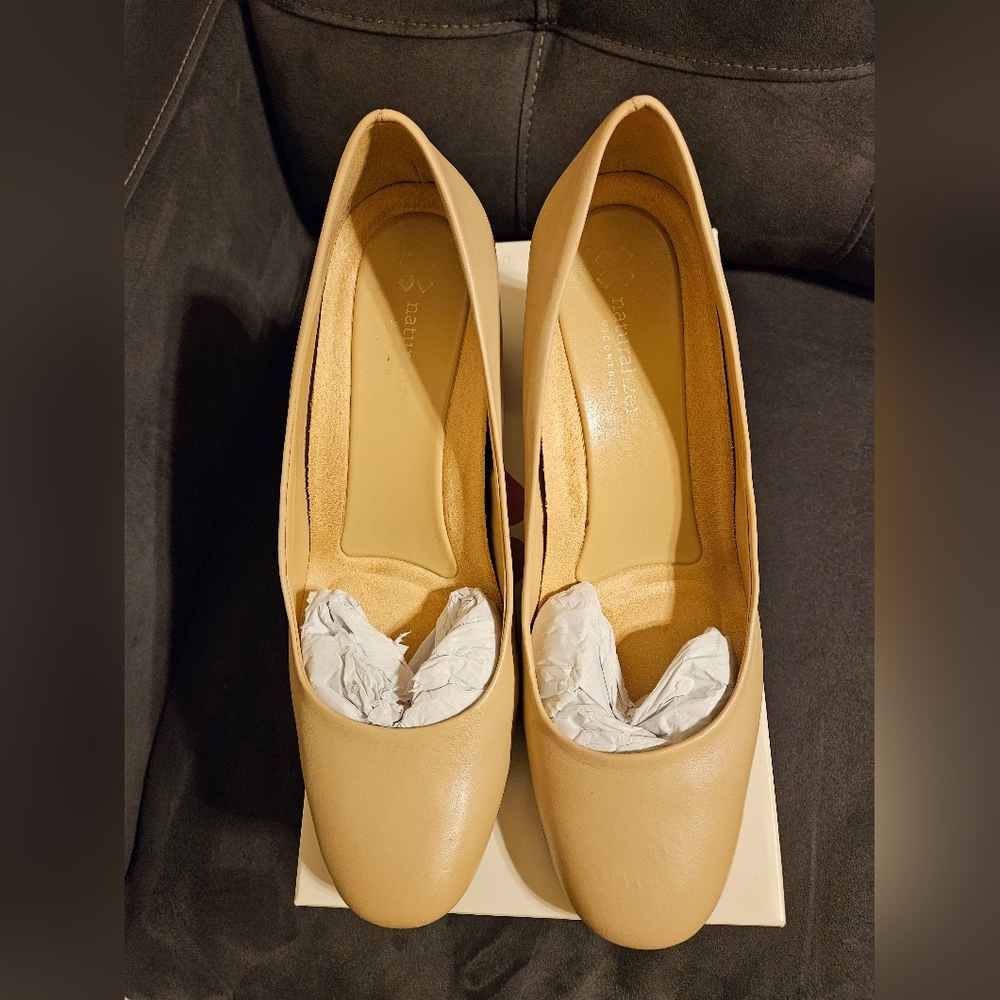 Naturalizer Taupe Pumps